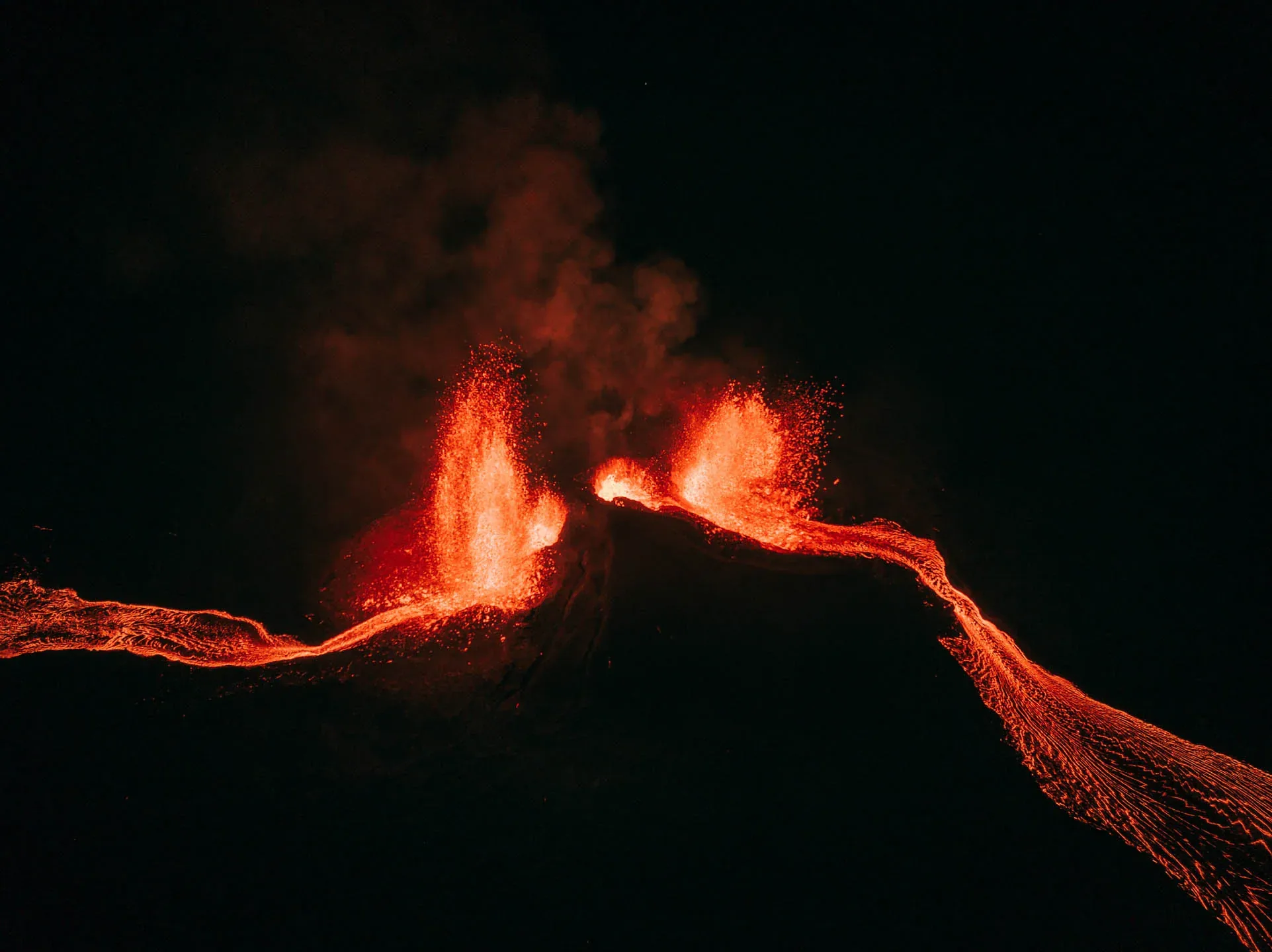 lava flow by night close grindavik area