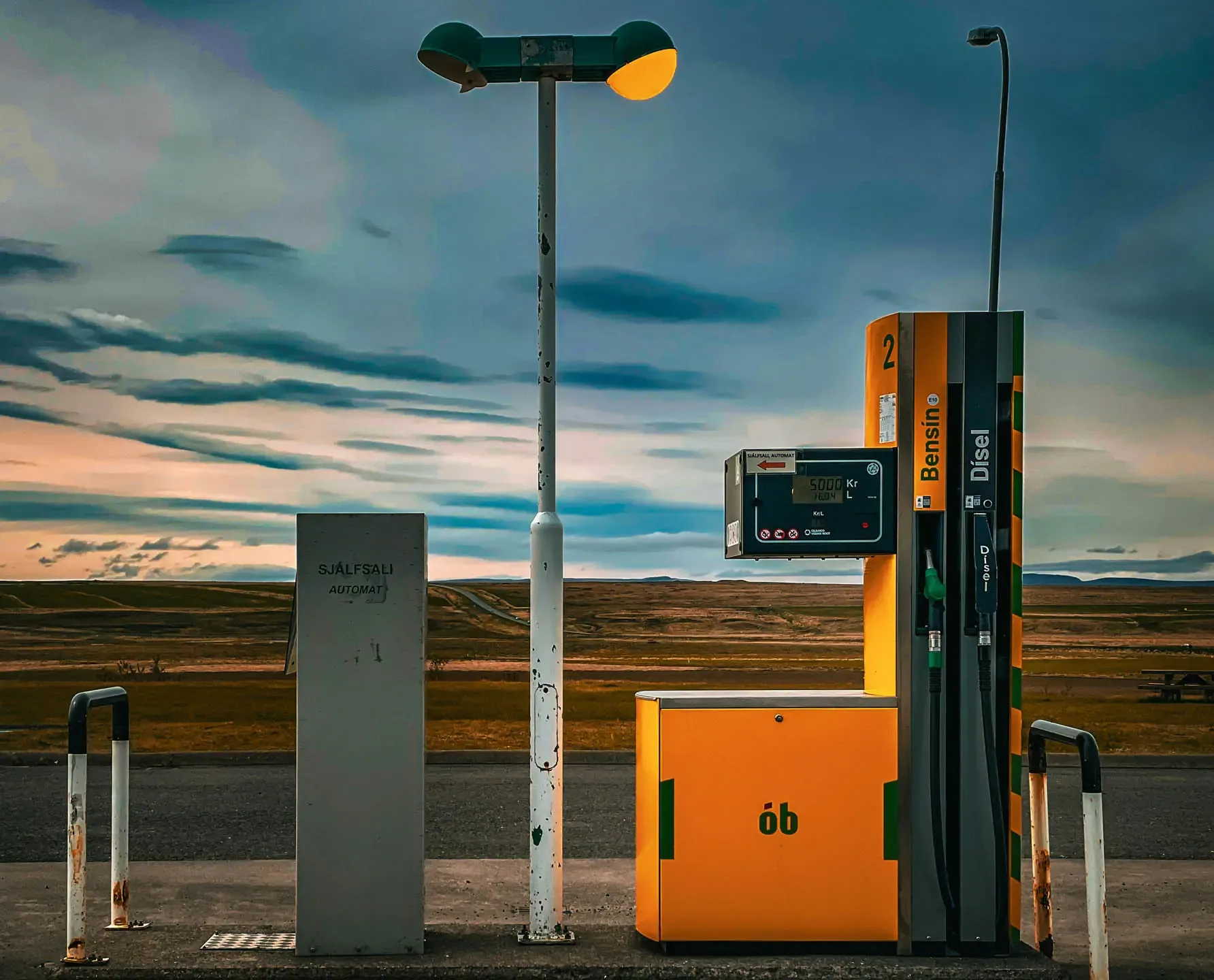 ÓB self-service gas station in Iceland with petrol and diesel pumps showing Iceland’s unique pump colors for travelers